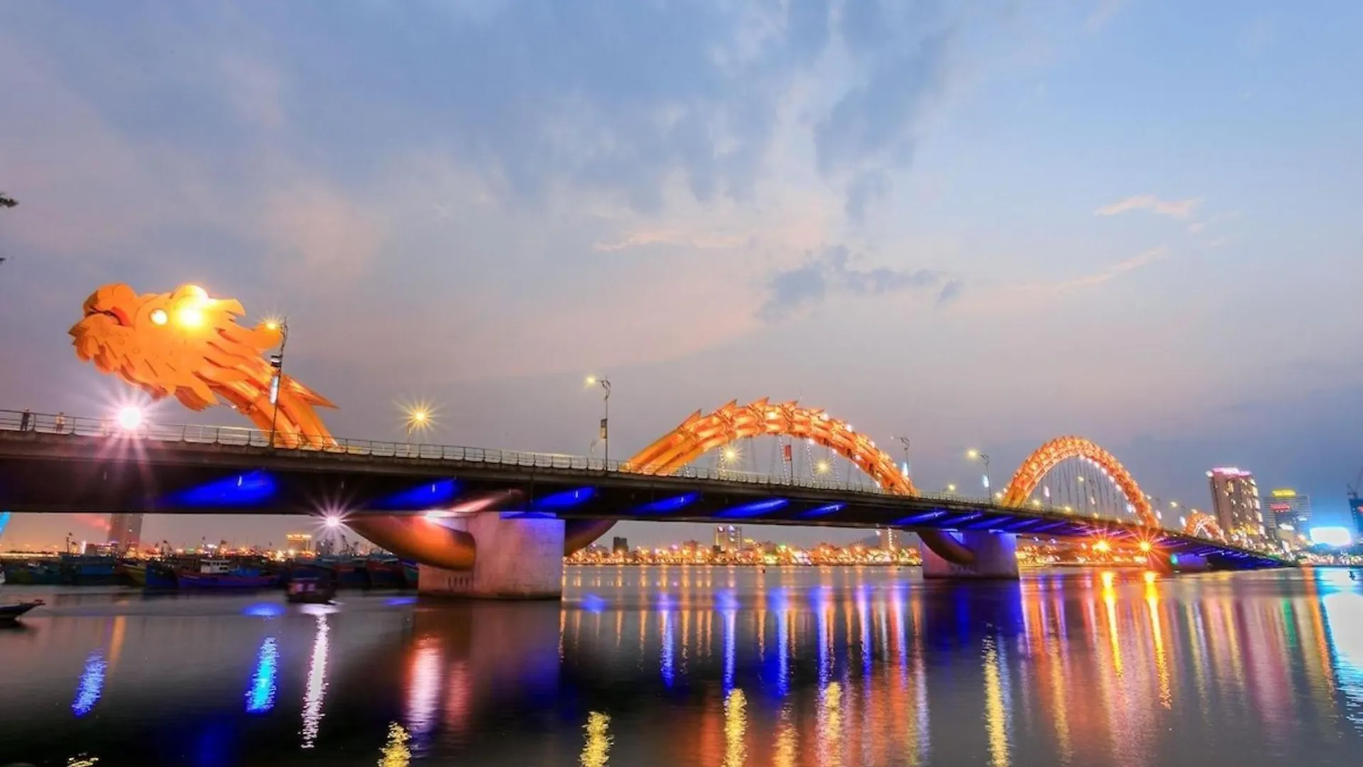 Sunshine Beach House - Center Of The Beach Da Nang 2*,
