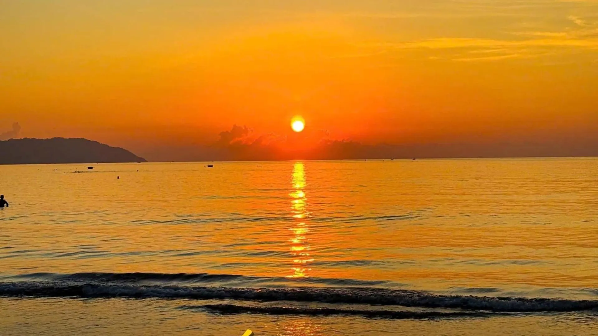 Sunshine Beach House - Center Of The Beach Da Nang